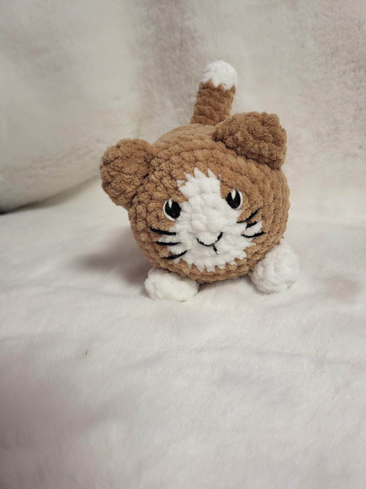 Katze (weisses Gesicht, Pfötchen und Schwanzspitzchen)
